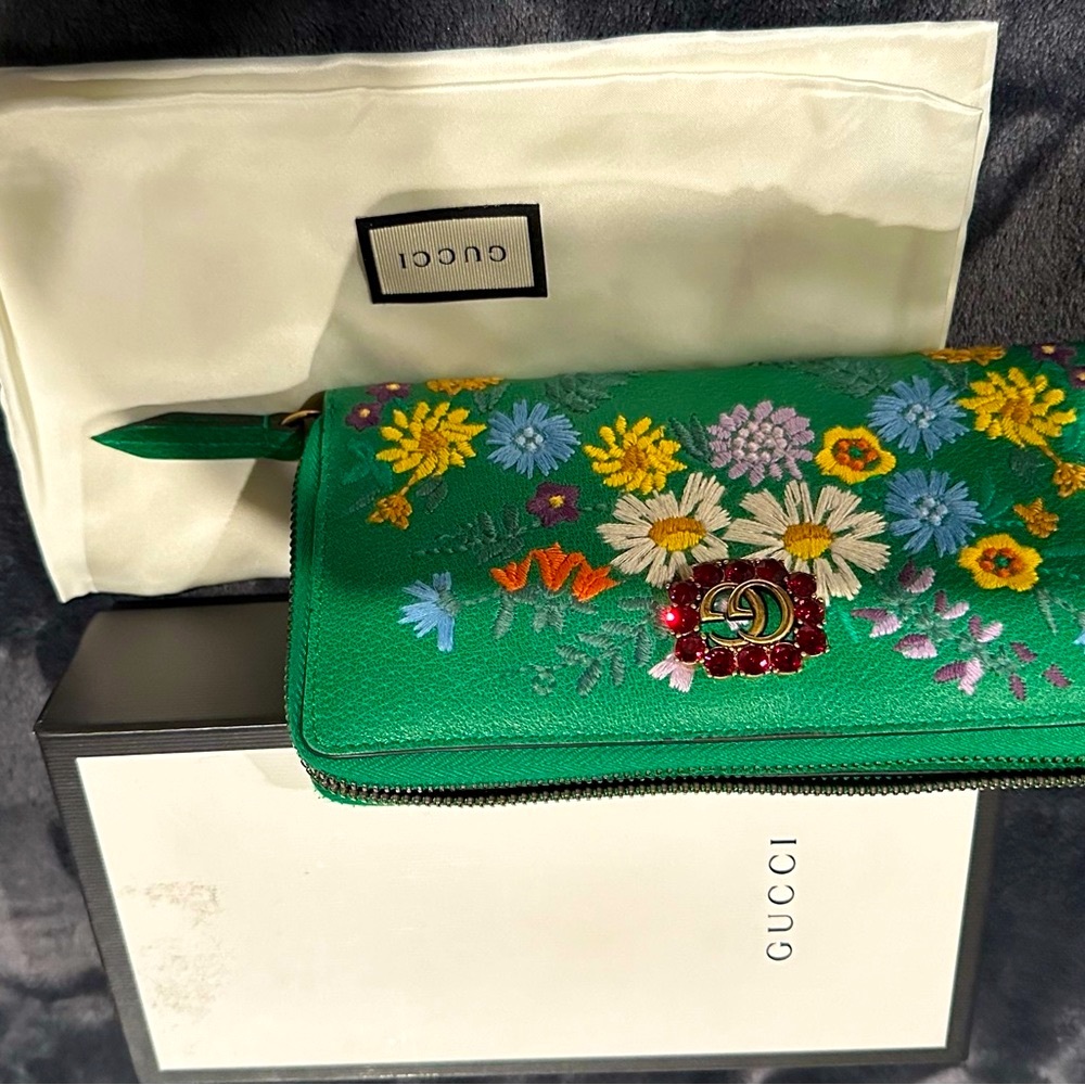 Gucci Zip Around GG Embroidered Wallet, Green